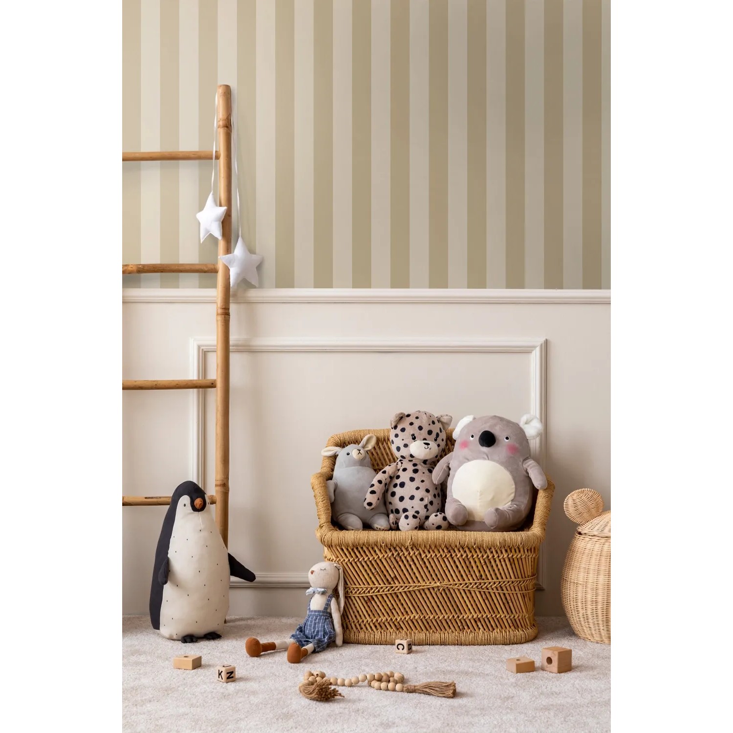 Sanders & Sanders Tapete mit Streifenmuster in Beige (50x900cm) im Kinderzimmer.