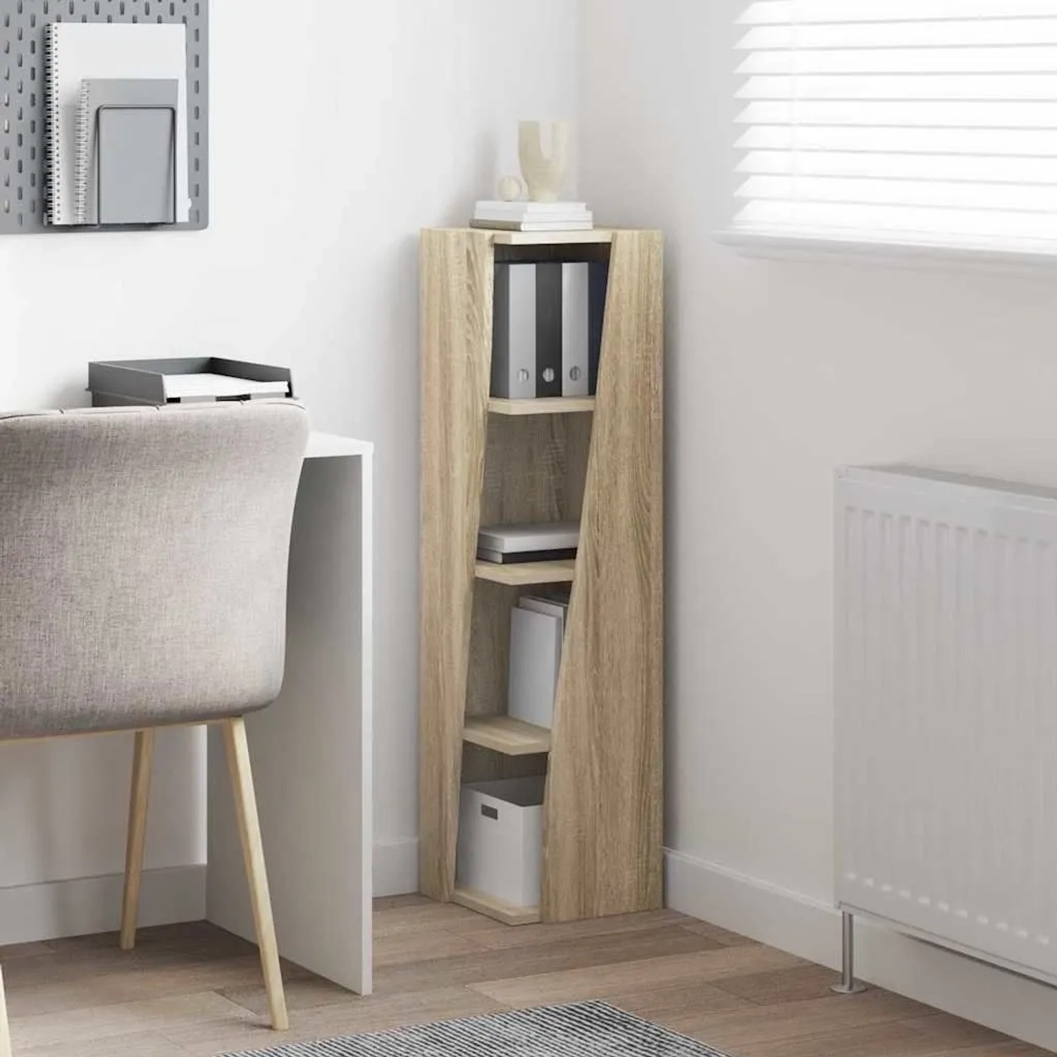Eckschrank Sonoma-Eiche aus Holzwerkstoff mit offenen Regalen im Wohnzimmer. Modernes Design, platzsparender Stauraum.