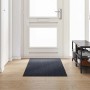 Moderner anthrazitfarbener Stoff-Teppichläufer 80x250 cm mit gerippter Oberfläche auf hellem Holzboden im Eingangsbereich.