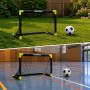 Relaxdays faltbares Fußballtor schwarz-gelb aus PVC/Polyester mit Ball auf Rasen und in Sporthalle für Spiel & Spaß.