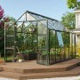 Vitavia Gewächshaus Olymp 9900 Smaragd mit Fundamentrahmen auf Holzterrasse im Garten.