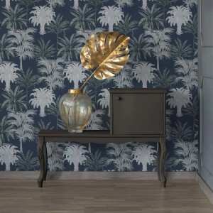 Moderne blaue Palmen Tapete von Bricoflor mit exotischem Muster für Wohnzimmer und Schlafzimmer.
