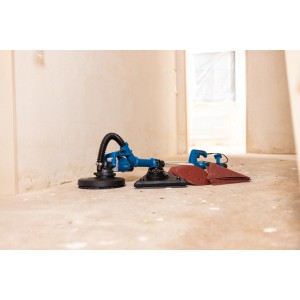 Scheppach DS930 Wand- und Deckenschleifer mit rundem und dreieckigem Schleifkopf und Schleifscheiben.