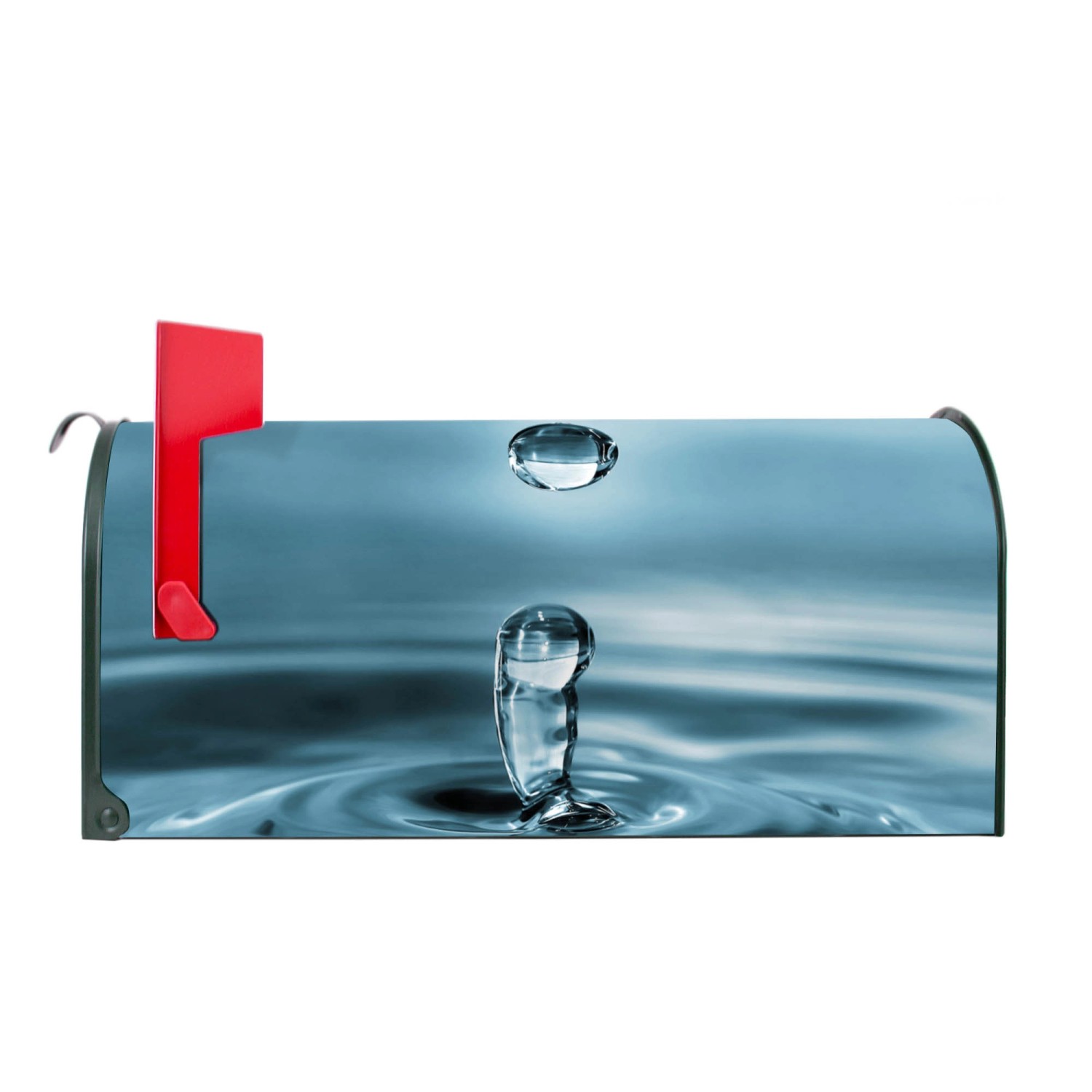 Grüner Banjado US Briefkasten mit Wassertropfen Motiv und roter Fahne.