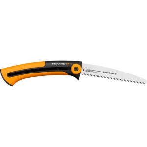 Fiskars Handsäge mit 16 cm Sägeblatt, einklappbar für sicheren Transport.