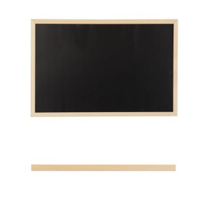 Schwarze Kreidetafel 40x60 cm mit hellem Kiefernholzrahmen und separater Kreideleiste. Ideal für Büro.