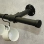 Schwarze Gardinia Gardinenstange Industrial Home (Ø 25 mm, 160 cm) mit Tassen.