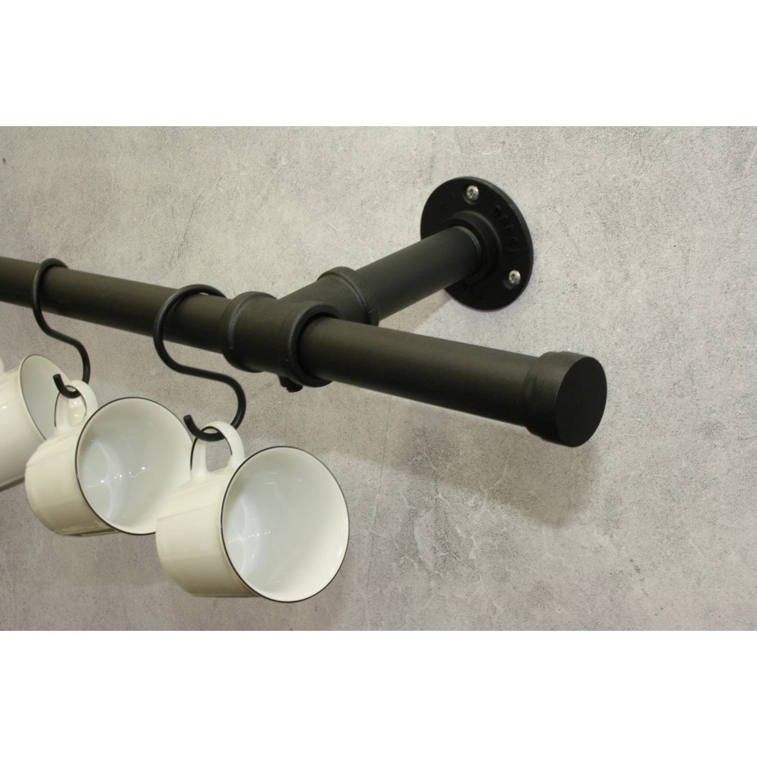 Schwarze Gardinia Gardinenstange Industrial Home (Ø 25 mm, 160 cm) mit Tassen.