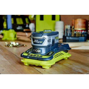 Ryobi RC18150 Schnellladegerät für 18V One+ Akkus mit 5 A Ladestrom.
