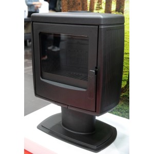Plamen Gusskaminofen Roberto, 8,6 kW, schwarzer Kaminofen mit Sichtscheibe.