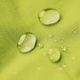 Nahaufnahme: Wasserabweisender, grüner Stoff des Sitting Point Hocker, mit Wassertropfen.