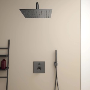 Ideal Standard Brausehalter Idealrain Atelier eckig in Magnetic Grey mit Handbrause und Kopfbrause.