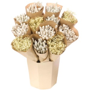 Pastellfarbenes Trockenblumen-Bouquet im Papier, ideal zum Basteln von Kränzen und Gestecken.