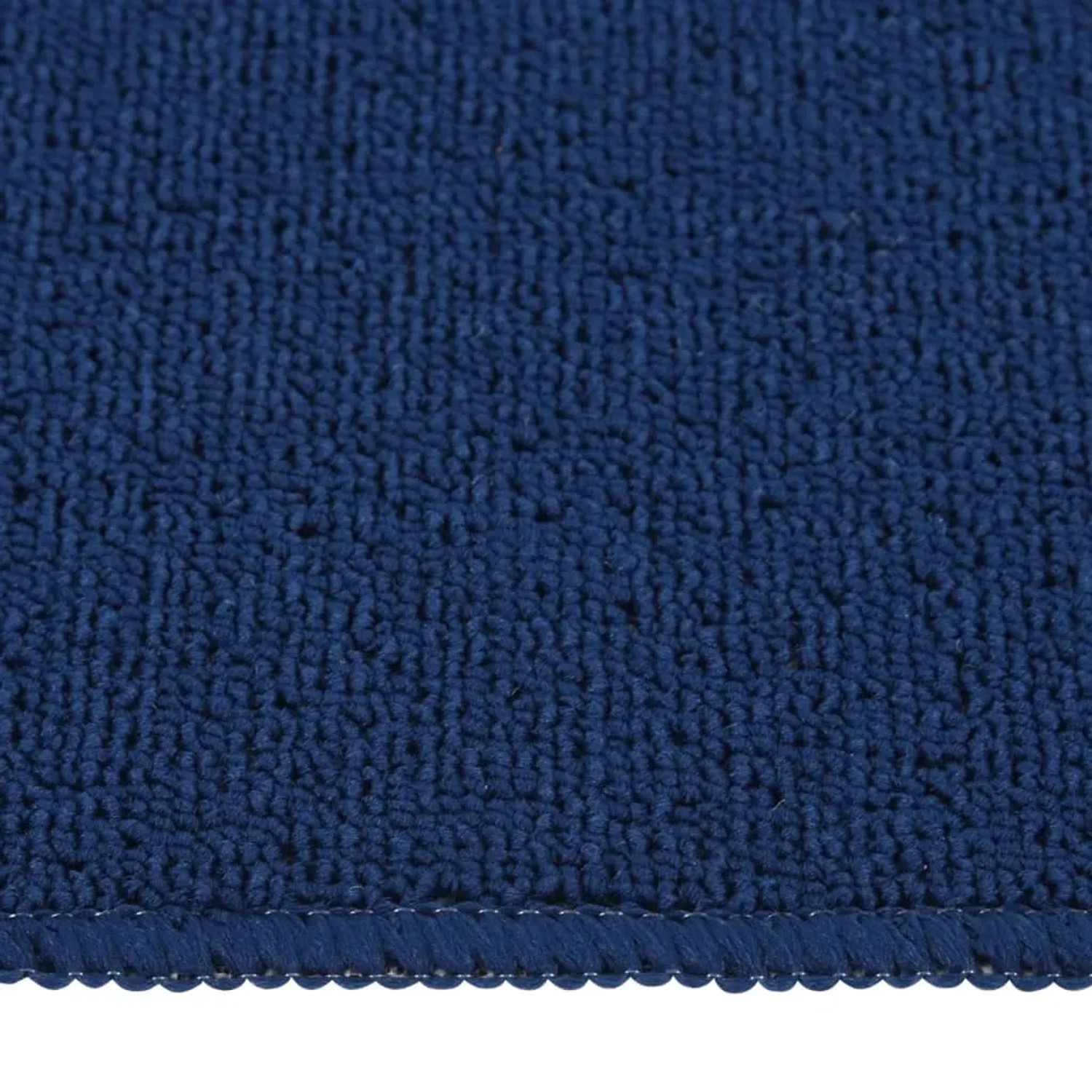 Nahaufnahme einer marineblauen PP Stufenmatte mit feiner Schlingenstruktur und sauberer Kante.