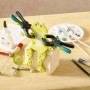 Wolfcraft Ratschenzwinge FZR 3 cm beim Basteln einer Froschfigur. Spannwerkzeug im Einsatz.