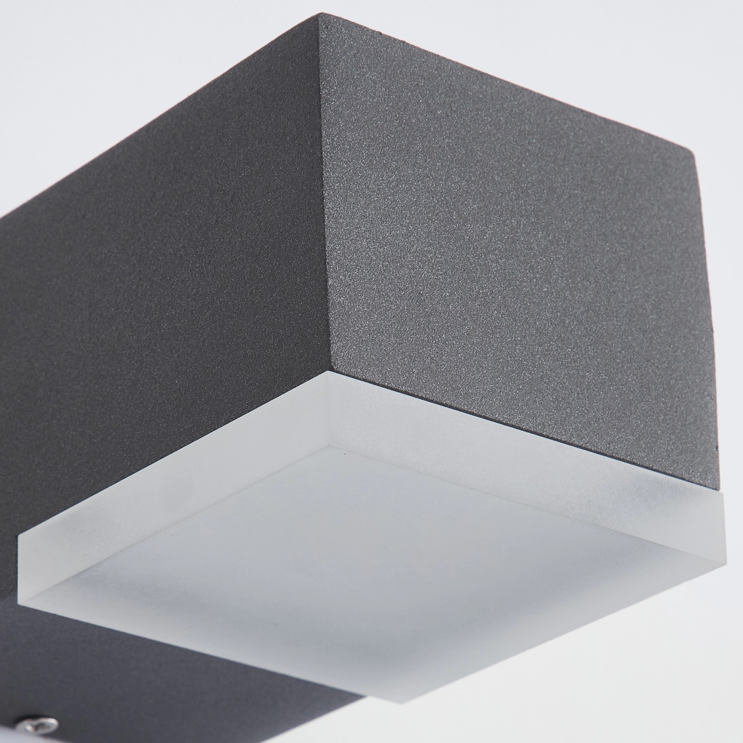 Moderne AEG LED-Außenwandleuchte Amity in Anthrazit mit Nanotechnik für Haus und Garten.