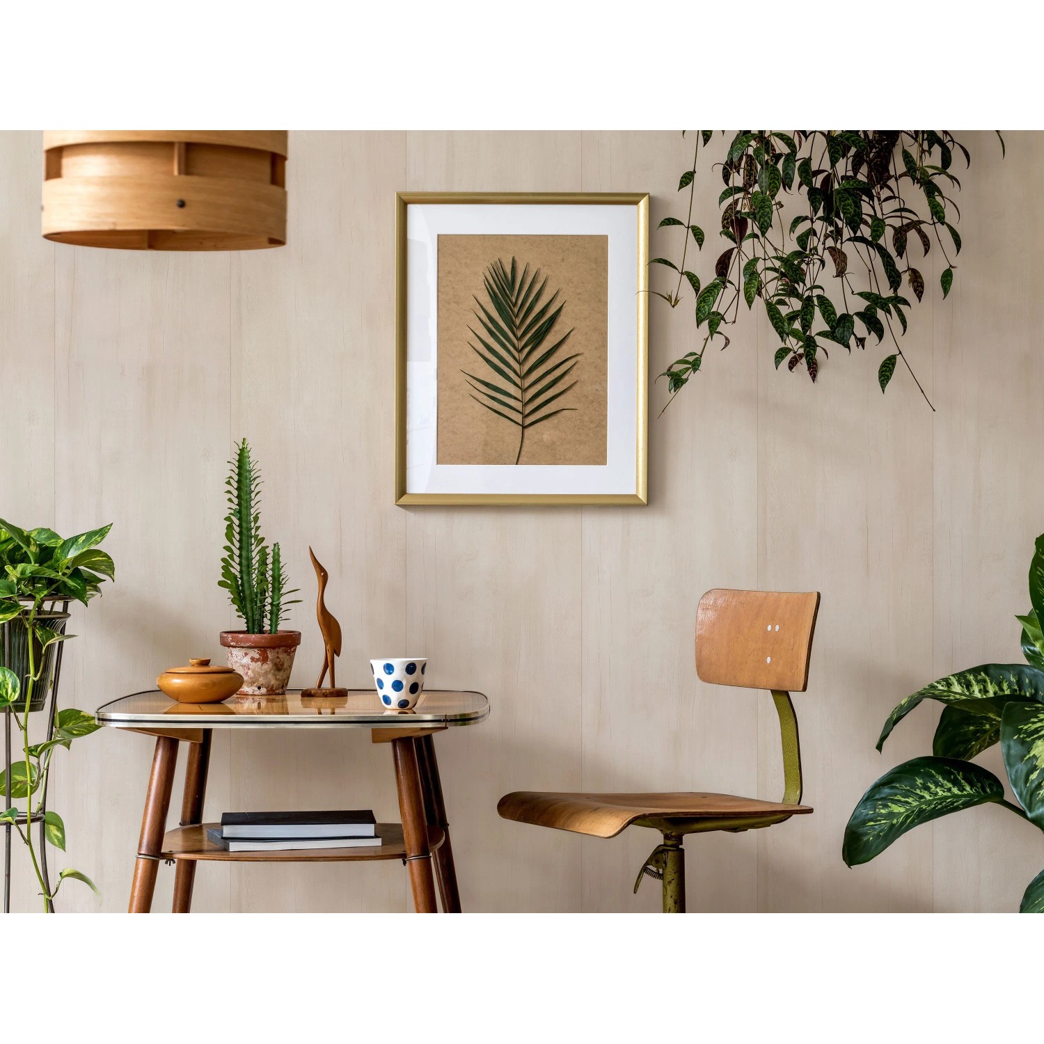 Beige Wandverkleidung in Holzoptik von Grosfillex, 260x37,5 cm, als Dekorpaneel im Wohnraum.