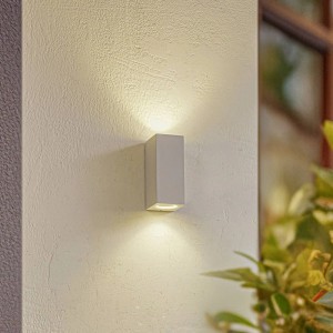 Moderne, weiße Lucande Xava Außenwandleuchte aus Aluminium, 2-flammig mit GU10 Fassung.