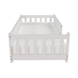 Weißes Juskys Kinderbett Naya 80x160 cm mit Matratze und Lattenrost.