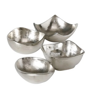 Boltze Schale Phillina, 4-fach sortiert, silberfarbene Deko-Schalen aus Aluminium in verschiedenen Formen.