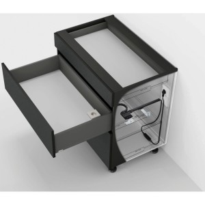 Schwarze Blum Kabelführung Amperos AC für Schubladensteckdosen, 450 mm, mit Kabelkanal in geöffneter Schublade.