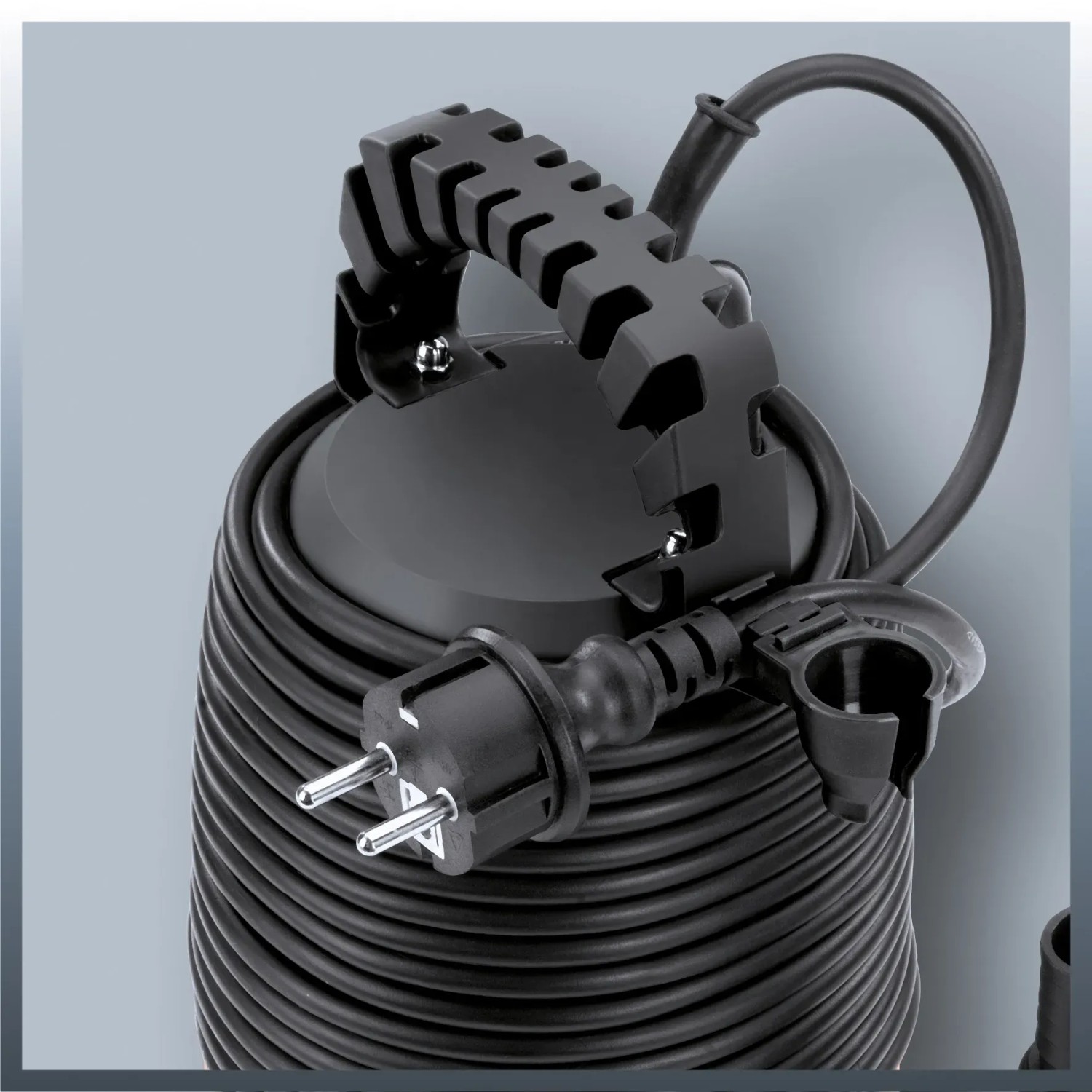 Einhell GC-DP 7835 Schmutzwasserpumpe mit Kabelaufwicklung und Tragegriff.