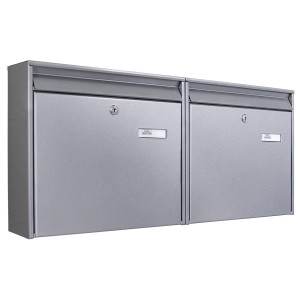 Burg-Wächter Doppelbriefkasten in Silber, geeignet für 2 Parteien, mit Namensschild und Montagematerial.