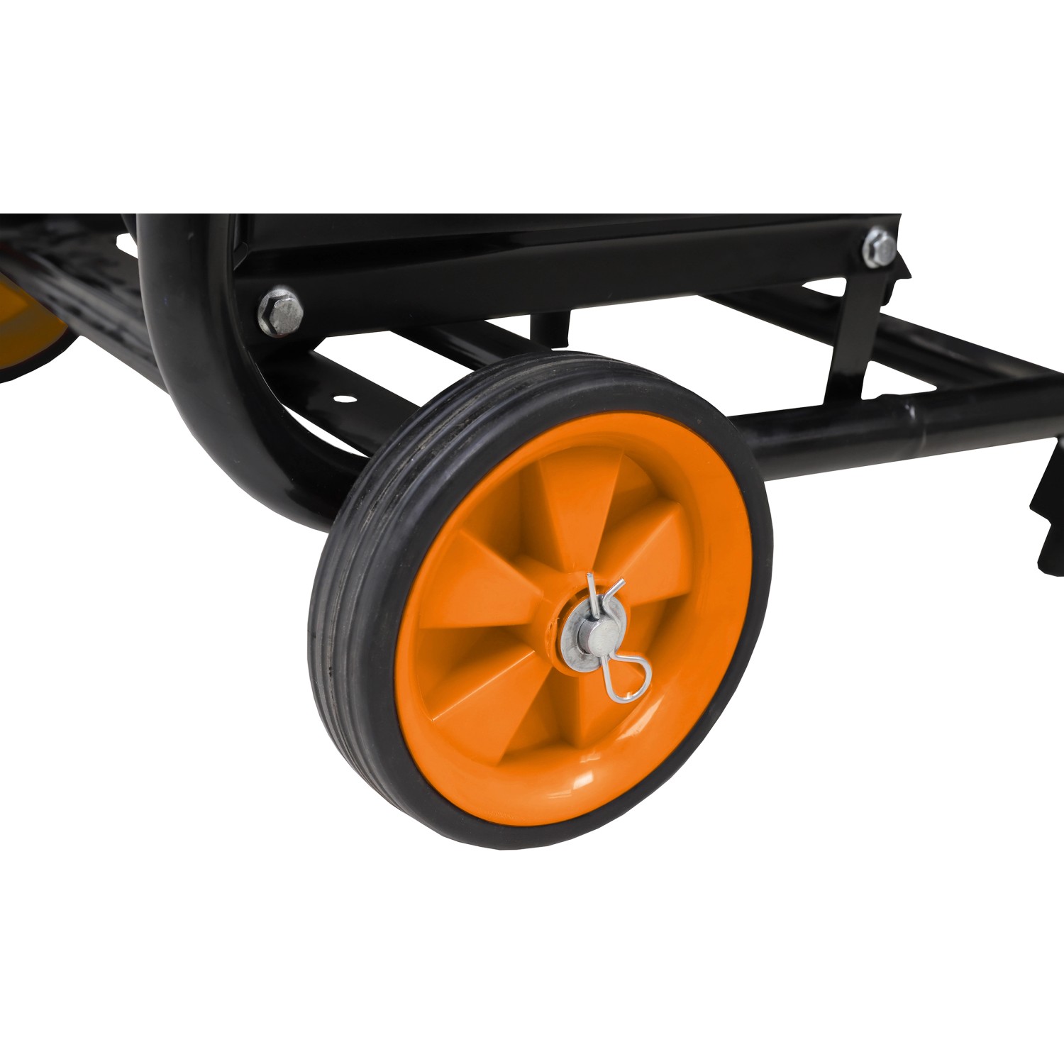 Detailaufnahme: Räder des Cross Tools Benzin-Stromerzeuger CPG 3000.