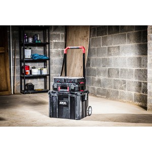 Skil Trolley-Set, 4-teiliger Werkzeugkoffer mit Rollen und Sortimentkästen.