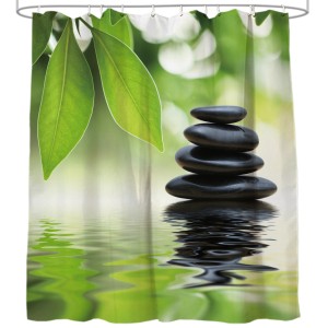 Sanilo Duschvorhang Harmony mit Zen-Motiv: Steinturm und Blätter für entspanntes Duschen.