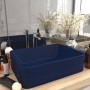 Rechteckiges vidaXL Luxus-Waschbecken aus matt dunkelblauer Keramik auf Holzplatte im Bad. Einzelwaschtisch.