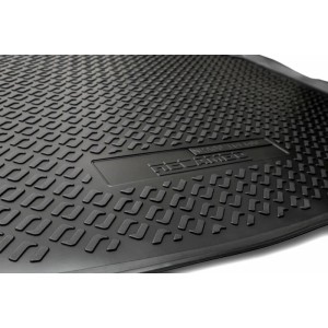 Schwarze Gummi Kofferraumwanne für Skoda Superb II Kombi mit Anti-Rutsch-Muster.
