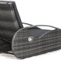 Schilfgraue Garden Pleasure Lounger Alassio aus Rattan mit grauen Polstern.