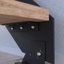 Detailansicht der Innentreppe Kos: geölte Buchenholzstufe auf anthrazitfarbener Metallwange, mit Schrauben befestigt.