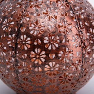 2er Set Näve LED-Solarleuchte in Bronze, 18 cm, mit floralem Muster für Garten und Tisch.