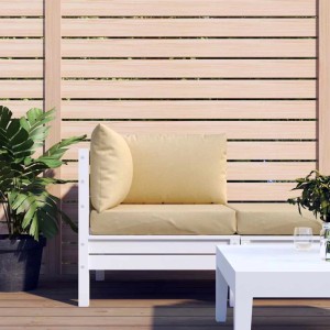 Melange Beige Palettenkissen 3-tlg auf weißem Palettensofa im Garten. Bequeme Sitzkissen & Gartenauflagen.