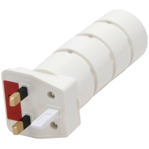 Weißes Kopp Reiseadapter-Set, 4-teilig, für verschiedene Steckdosentypen im Ausland.