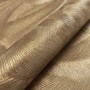 Goldene Vliestapete mit Palmenmuster und Struktur, Rolle im Detail.