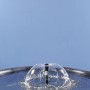 Ubbink Elimax 1000 Springbrunnenpumpe im Betrieb, erzeugt Wasserfontäne im Teich.
