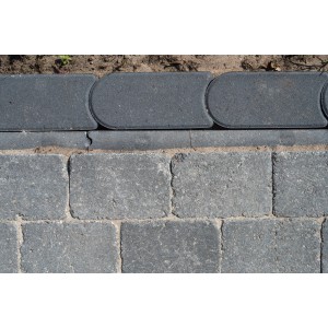 Anthrazit Mähkante Maxi aus Beton, zur Rasenbegrenzung und Beetabgrenzung.