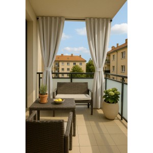 Graue Setgarden Outdoor Vorhänge (4 Stk.) auf einem Balkon mit Gartenmöbeln.
