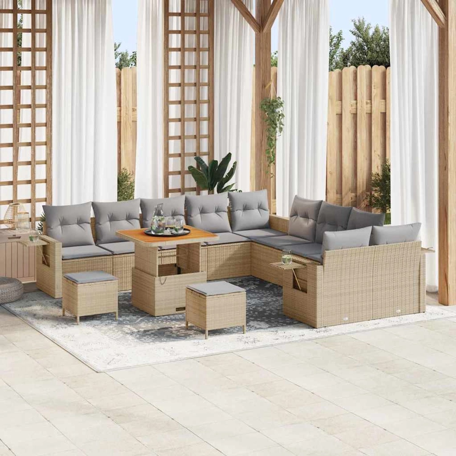 Beiges 13-teiliges vidaXL Garten-Sofa-Set aus Poly Rattan mit Tisch und Hockern.