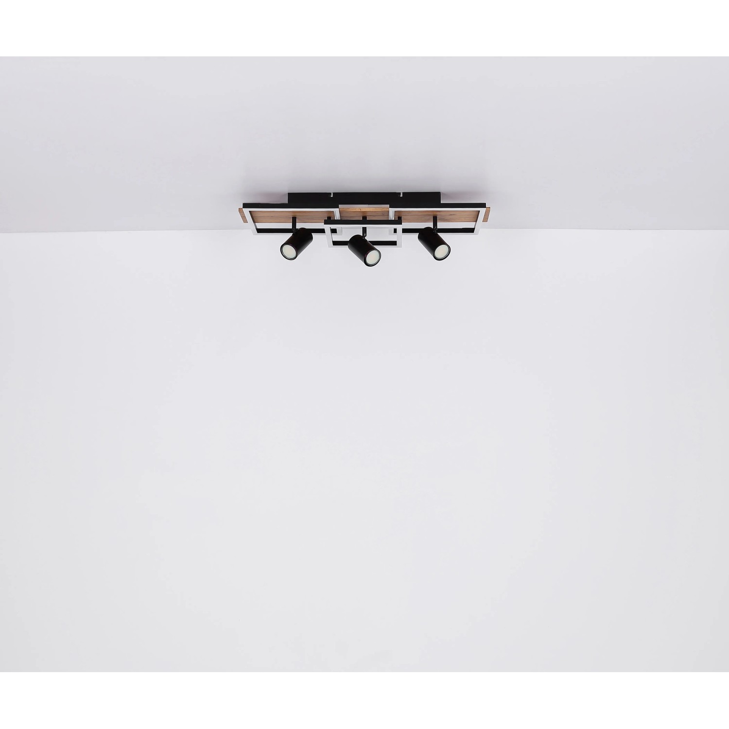 Moderne, 2-flammige LED-Deckenleuchte Kassu in Schwarz matt mit Holzoptik. Drehbare Spots für flexible Beleuchtung.