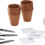 Anzucht-Set mit 5 Kräutern: Töpfe, Erde, Saatgut (Basilikum, Petersilie, Thymian, Schnittlauch, Oregano) und Pikierstäbe.