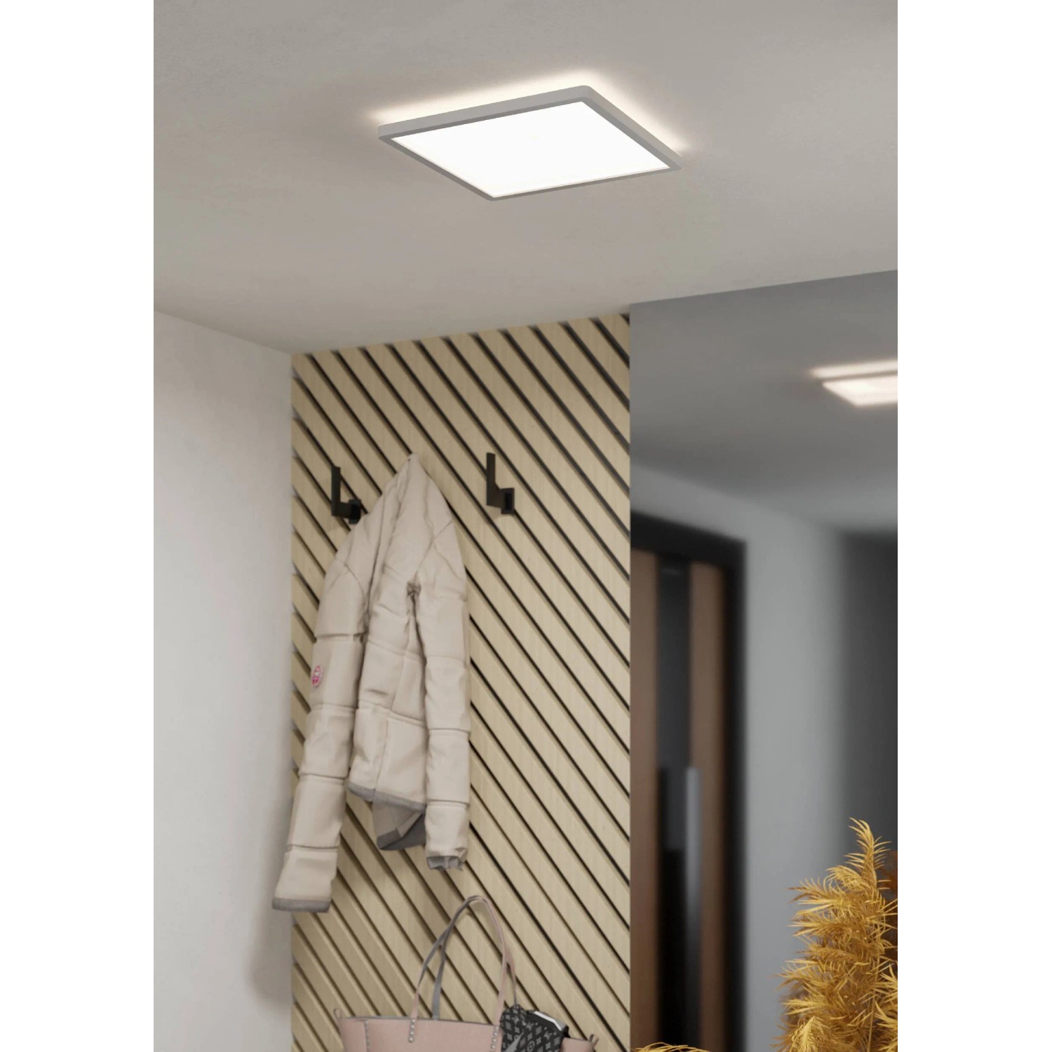 Quadratische, weiße Eglo LED-Deckenleuchte Expert Minerario, 29x29 cm, für Feuchträume geeignet.
