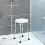 Wenko Duschhocker Secura, weiß, höhenverstellbar, mit Aluminiumbeinen und Gummifüßen in Dusche.