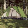 Grünes Kuppelzelt im Wald auf Gras. Ideal für Camping, schneller Aufbau, kompakt. Inkl. Tragetasche.
