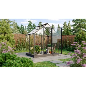 Vitavia Gewächshaus Triton 2500, schwarzer Rahmen, 2,5 m² mit Fundament im Garten.