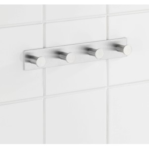 Wenko Hakenleiste Celano Quadro mit 4 Haken aus rostfreiem Edelstahl an weißer Wand.