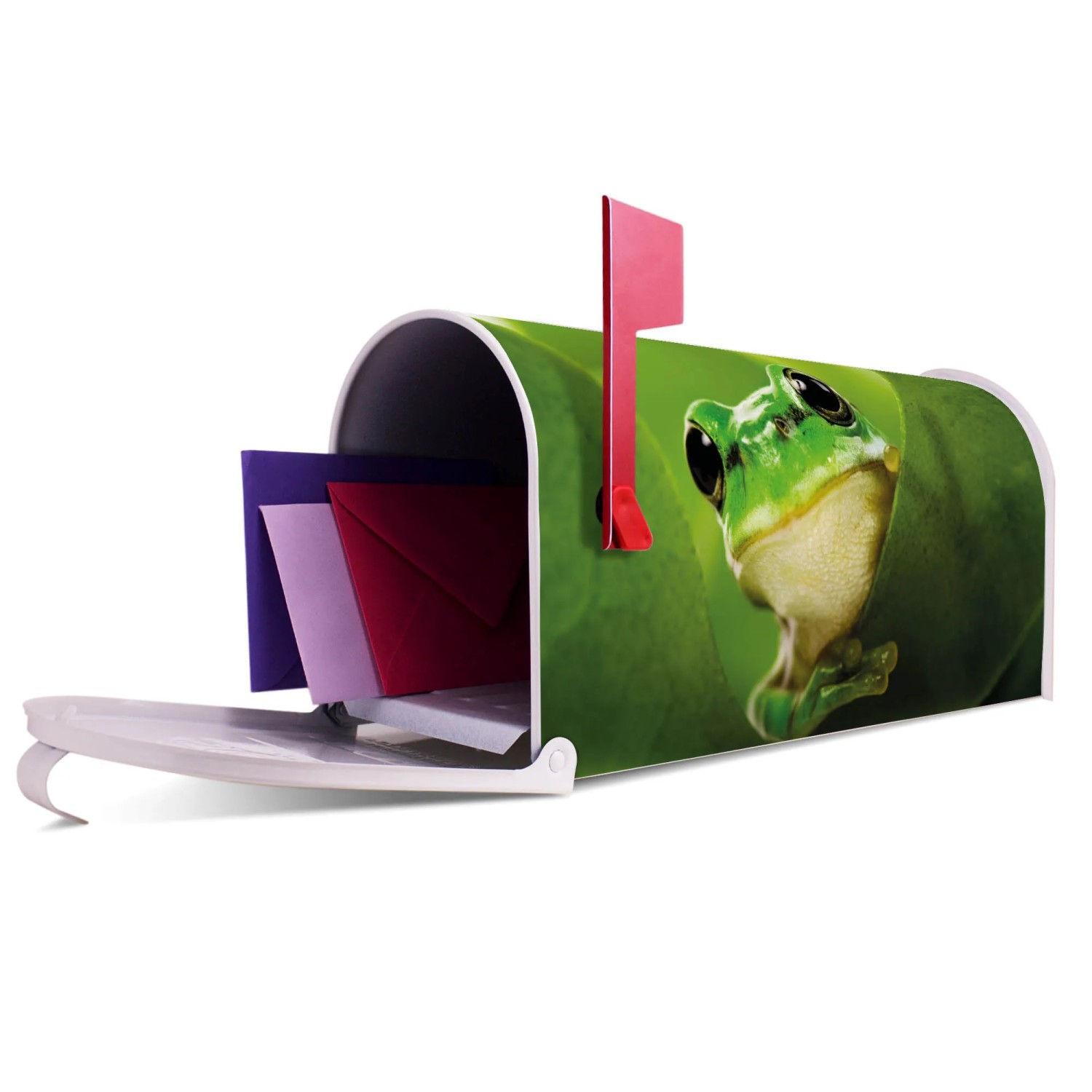 Weißer US Briefkasten mit Frosch Motiv und roter Fahne, Briefe liegen im offenen Kasten.